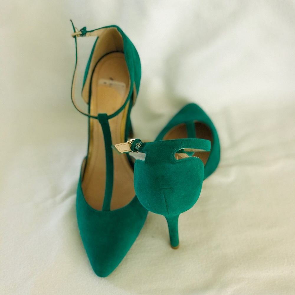 Green pumps by Anne Michelle